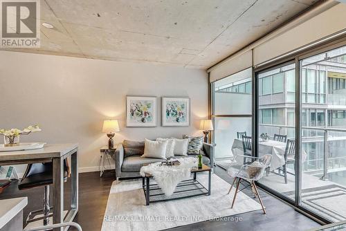 614 - 25 Oxley Street, Toronto, ON - Indoor Photo Showing Living Room