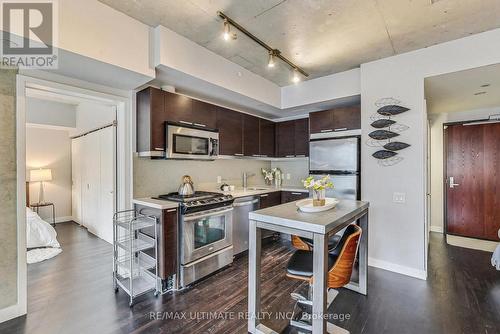 614 - 25 Oxley Street, Toronto, ON - Indoor Photo Showing Kitchen