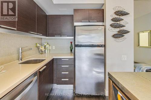 614 - 25 Oxley Street, Toronto, ON - Indoor Photo Showing Kitchen