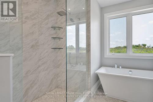 17 Avalon Drive, Kawartha Lakes, ON - Indoor Photo Showing Bathroom