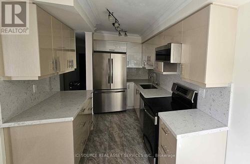 11 Levellands Crescent, Richmond Hill, ON - Indoor Photo Showing Kitchen