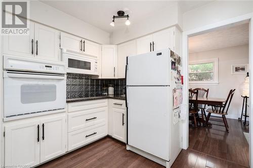 53 7Th Street, Hanover, ON - Indoor Photo Showing Kitchen