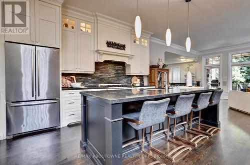 134 Westside Drive, Oakville, ON - Indoor Photo Showing Kitchen With Upgraded Kitchen