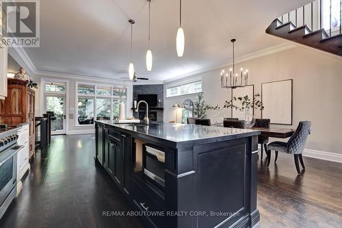 134 Westside Drive, Oakville, ON - Indoor Photo Showing Kitchen With Upgraded Kitchen