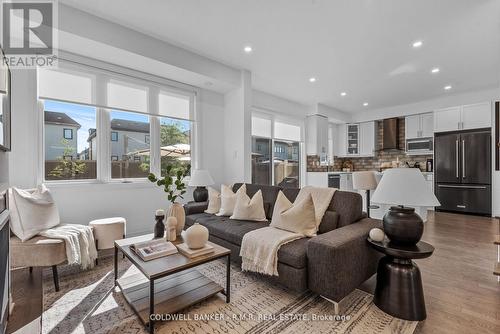 125 East Shore Drive, Clarington (Bowmanville), ON - Indoor Photo Showing Living Room