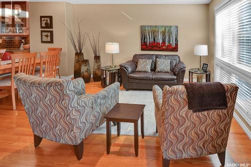 22 303 Saguenay Drive, Saskatoon, SK - Indoor Photo Showing Living Room