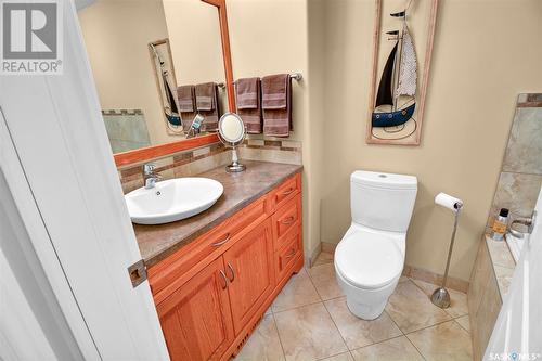 22 303 Saguenay Drive, Saskatoon, SK - Indoor Photo Showing Bathroom