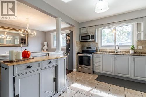 59 Regent Avenue, Hamilton, ON - Indoor Photo Showing Kitchen