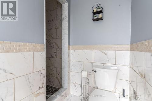 59 Regent Avenue, Hamilton, ON - Indoor Photo Showing Bathroom