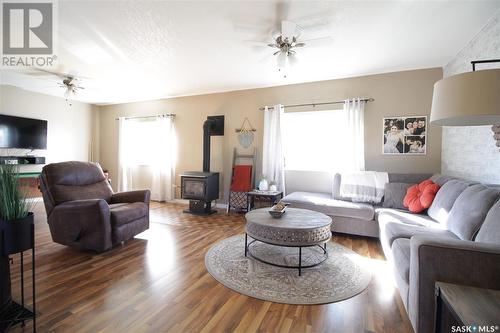 212 Qu'Appelle Street, Welwyn, SK - Indoor Photo Showing Living Room