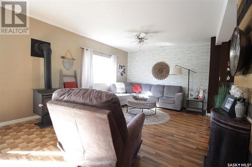 212 Qu'Appelle Street, Welwyn, SK - Indoor Photo Showing Living Room