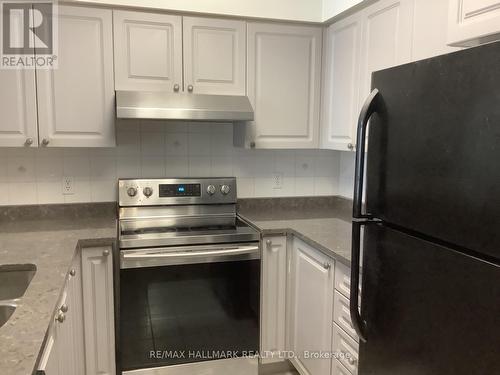 609 - 28 Pemberton Avenue, Toronto, ON - Indoor Photo Showing Kitchen