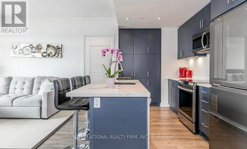 340 - 375 Sea Ray Avenue W, Innisfil, ON - Indoor Photo Showing Kitchen