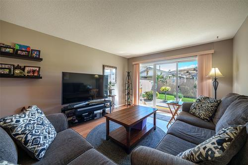 5-4600 Bella Vista Road, Vernon, BC - Indoor Photo Showing Living Room