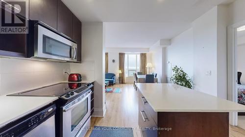 1422 - 100 Harrison Garden Boulevard S, Toronto, ON - Indoor Photo Showing Kitchen