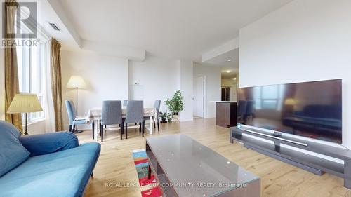 1422 - 100 Harrison Garden Boulevard S, Toronto, ON - Indoor Photo Showing Living Room