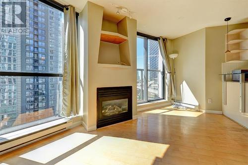 1103 501 Pacific Street, Vancouver, BC - Indoor Photo Showing Living Room With Fireplace