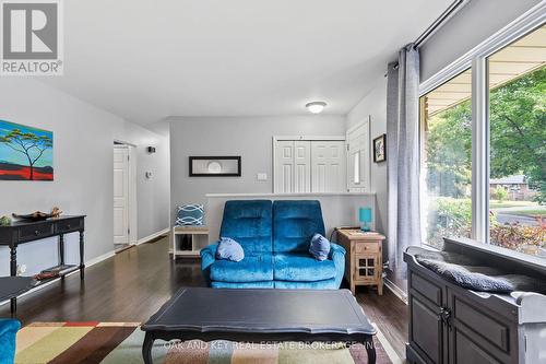 592 Ridgewood Crescent E, London, ON - Indoor Photo Showing Living Room