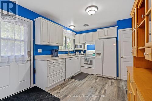 592 Ridgewood Crescent E, London, ON - Indoor Photo Showing Kitchen