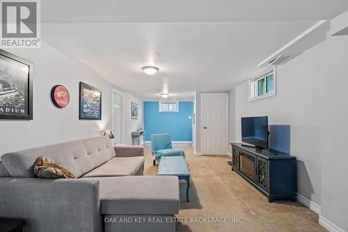 592 Ridgewood Crescent E, London, ON - Indoor Photo Showing Living Room