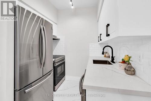 201 - 2 Clairtrell Rd Road, Toronto, ON - Indoor Photo Showing Kitchen