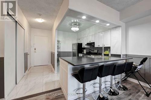 1011 - 410 Mclevin Avenue, Toronto, ON - Indoor Photo Showing Kitchen