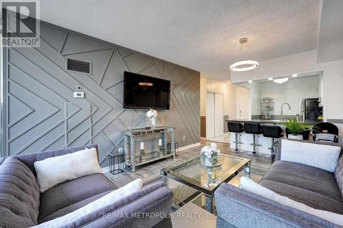 1011 - 410 Mclevin Avenue, Toronto, ON - Indoor Photo Showing Living Room