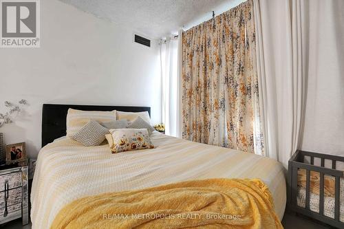 1011 - 410 Mclevin Avenue, Toronto, ON - Indoor Photo Showing Bedroom