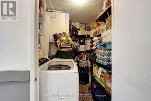 1011 - 410 Mclevin Avenue, Toronto, ON - Indoor Photo Showing Laundry Room