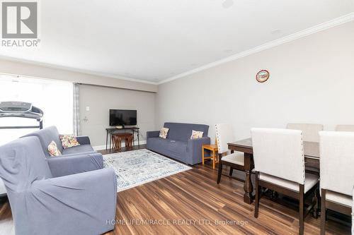 20 - 366 Driftwood Avenue, Toronto, ON - Indoor Photo Showing Living Room