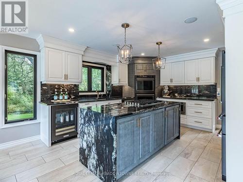 355 Golf Links Road, Hamilton, ON - Indoor Photo Showing Kitchen With Upgraded Kitchen