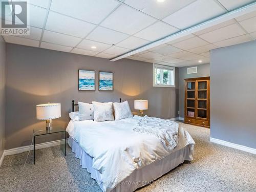 355 Golf Links Road, Hamilton, ON - Indoor Photo Showing Bedroom