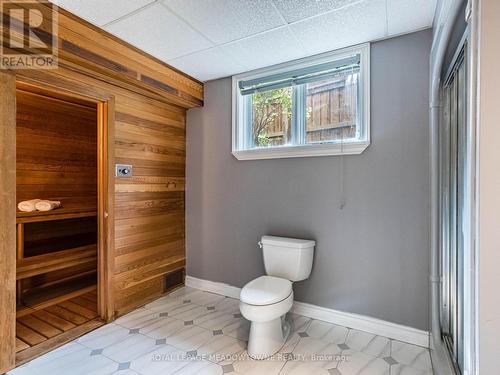 355 Golf Links Road, Hamilton, ON - Indoor Photo Showing Bathroom