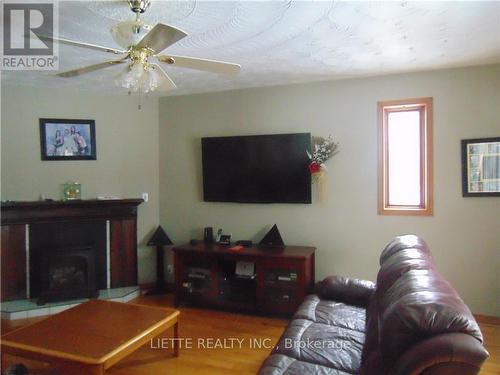 20467 Concession 5 Road, South Glengarry (724 - South Glengarry (Lancaster) Twp), ON - Indoor Photo Showing Living Room