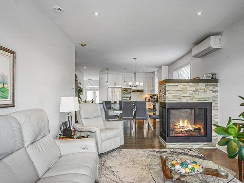 Living room - 472 Ch. Du Lac-Millette, Saint-Sauveur, QC - Indoor Photo Showing Living Room With Fireplace