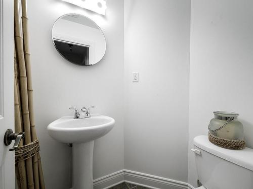 Powder room - 14 Rue Adélard-Perreault, Mercier, QC - Indoor Photo Showing Bathroom