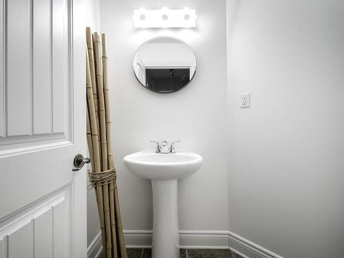 Powder room - 14 Rue Adélard-Perreault, Mercier, QC - Indoor Photo Showing Bathroom