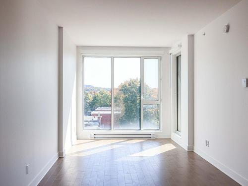 Living room - 503-5175 Rue Mackenzie, Montréal (Côte-Des-Neiges/Notre-Dame-De-Grâce), QC - Indoor Photo Showing Other Room