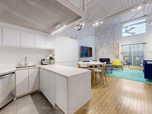 208-99 Coleman Ave, Toronto, ON - Indoor Photo Showing Kitchen