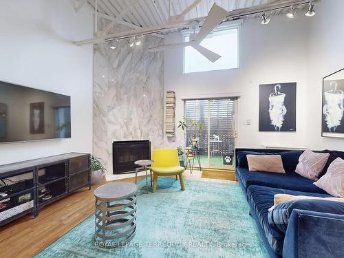 208-99 Coleman Ave, Toronto, ON - Indoor Photo Showing Living Room