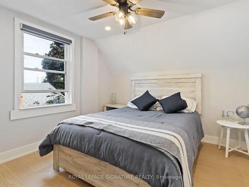 58 Woodbridge Rd, Hamilton, ON - Indoor Photo Showing Bedroom