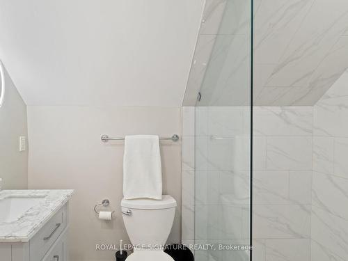 58 Woodbridge Rd, Hamilton, ON - Indoor Photo Showing Bathroom