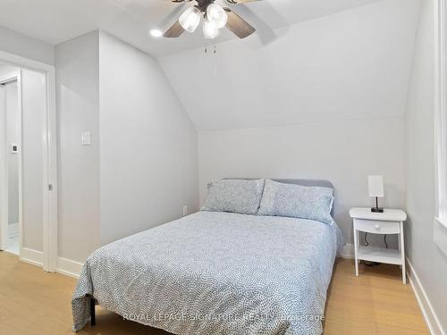 58 Woodbridge Rd, Hamilton, ON - Indoor Photo Showing Bedroom