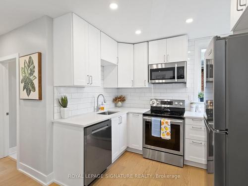 58 Woodbridge Rd, Hamilton, ON - Indoor Photo Showing Kitchen With Upgraded Kitchen