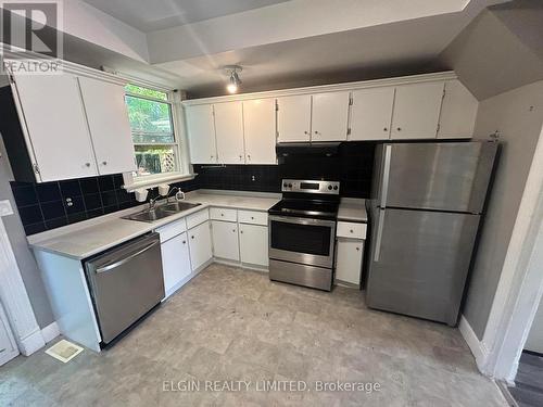 838 Van Street, London, ON - Indoor Photo Showing Kitchen With Double Sink