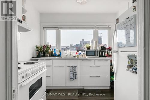 308 St Clarens Avenue, Toronto, ON - Indoor Photo Showing Kitchen