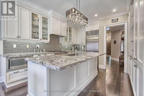 52 Jenny Thompson Court, Richmond Hill, ON - Indoor Photo Showing Kitchen With Upgraded Kitchen