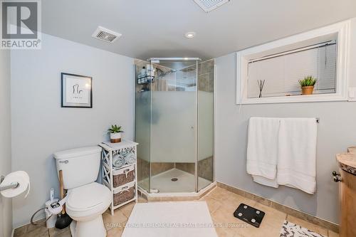 100 Crosthwaite Avenue N, Hamilton, ON - Indoor Photo Showing Bathroom