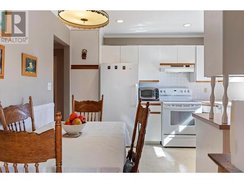 7 Caramillo Road, Kelowna, BC - Indoor Photo Showing Kitchen