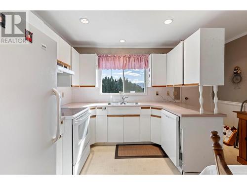 7 Caramillo Road, Kelowna, BC - Indoor Photo Showing Kitchen With Double Sink